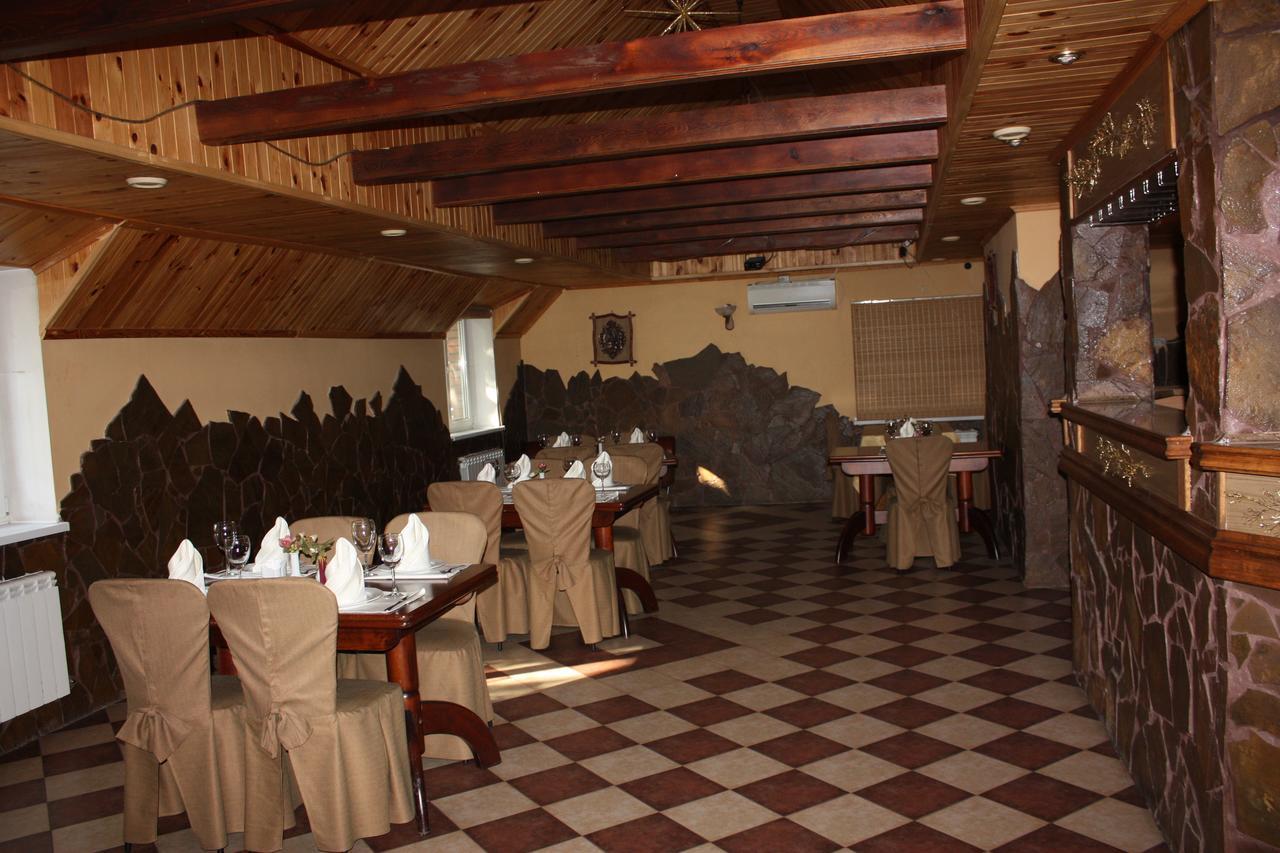Hotel Gostynnyi Dvir Bucsa Kültér fotó