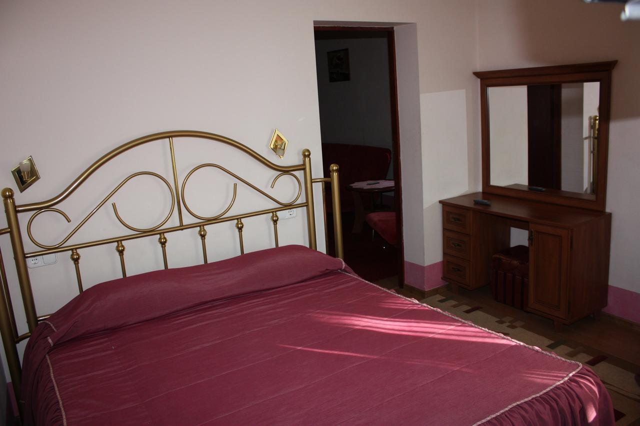 Hotel Gostynnyi Dvir Bucsa Kültér fotó